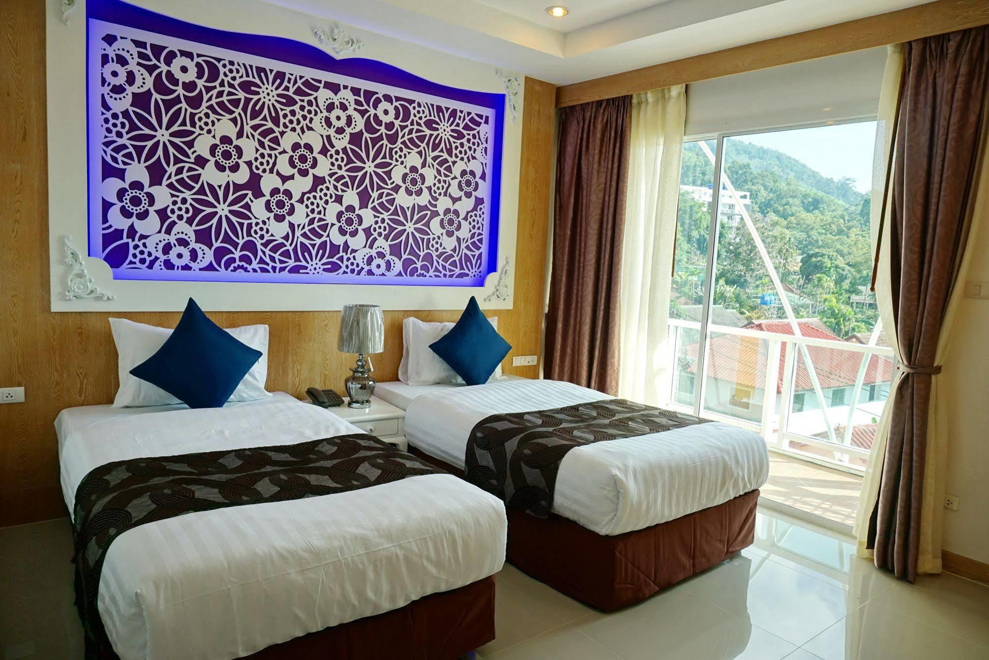 Hotel Triple Three Patong Exterior foto