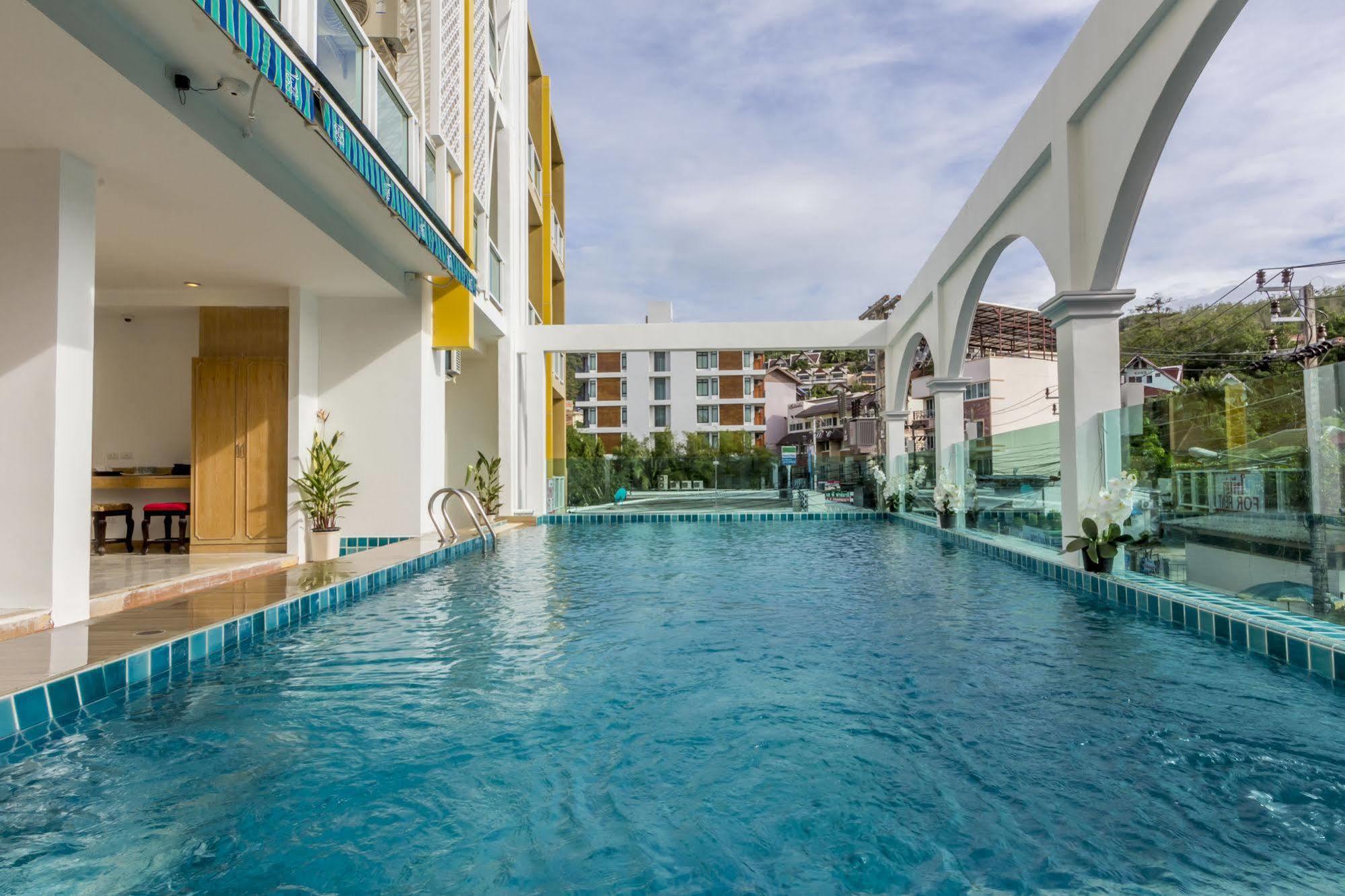 Hotel Triple Three Patong Exterior foto